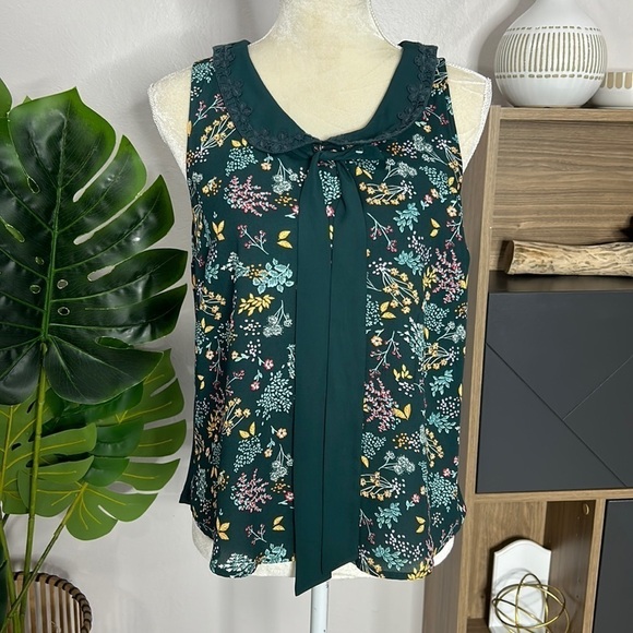 Lauren Conrad • floral sleeveless tie neck mixed media blouse - Picture 1 of 11